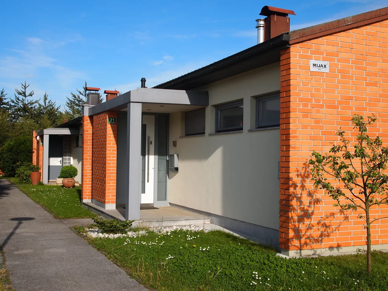 Zunanjost hiše in okolica